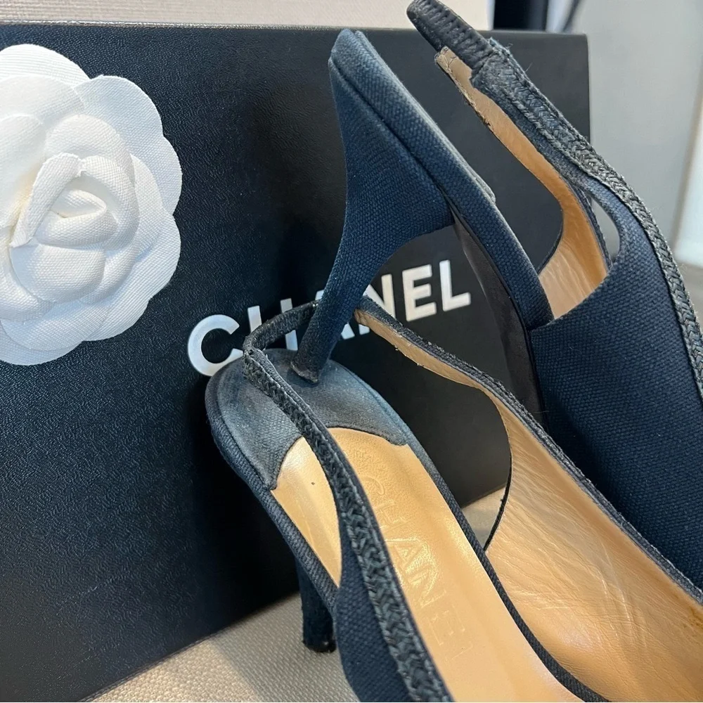 Chanel Vtg CC Logo Black Slingback Camelia Raffia Heels Peep Toe Shoes Y2W 8